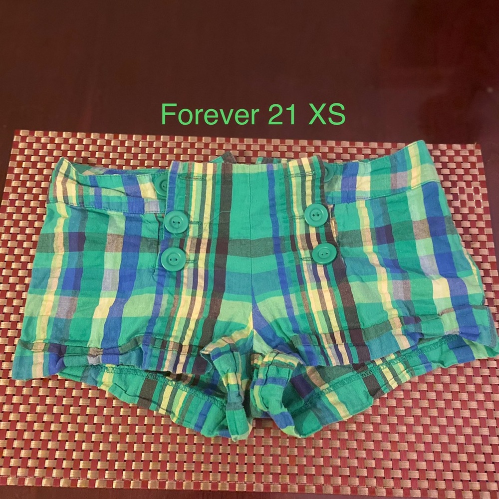 Women’s shorts in great used condition.